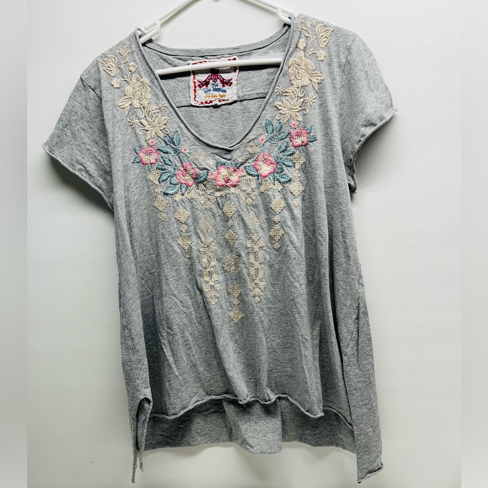Johnny was embroidered top size M